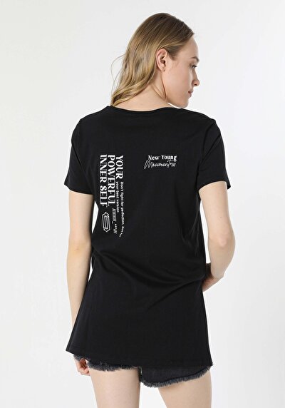 صورة من أسود للنساء تي شيرت بأكمام قصيرة