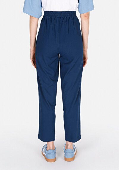 صورة من أزرق للنساء بناطيل