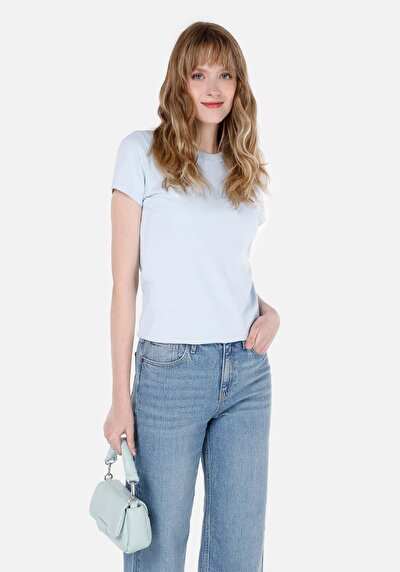 صورة من نحيف ياقة مستديرة مستقيم نسائي أزرق كم قصير تي شيرت