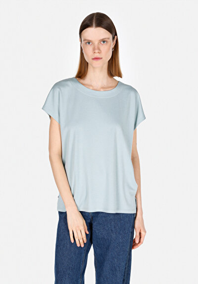 صورة من   رقبة مستديرة مستقيم نسائي أخضر كم قصير تي شيرت