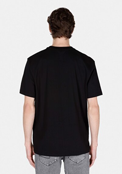 صورة من أسود للرجال تي شيرت بأكمام قصيرة