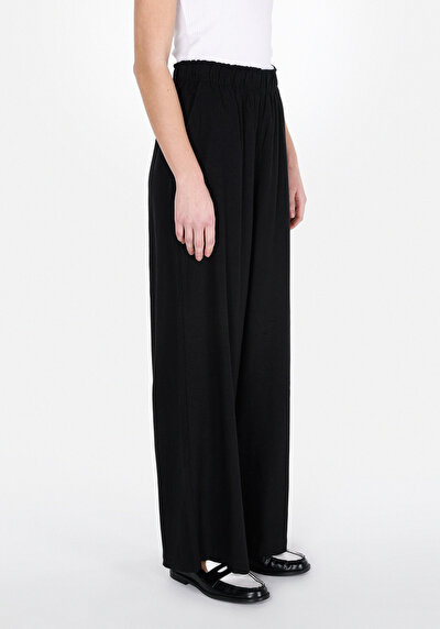 صورة من خصر عالي ساق واسعة نسائي بنطلون أسود