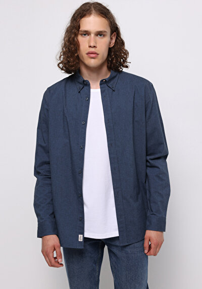 صورة من قميص عادي رقبة مستقيم رجالي أزرق كحلي كم طويل قميص