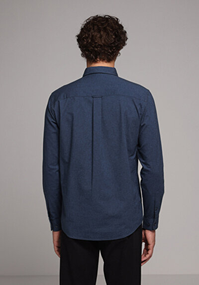 صورة من قميص عادي رقبة مستقيم رجالي أزرق كحلي كم طويل قميص