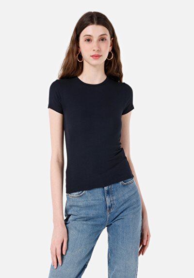 صورة من ضيق قصة رقبة مستديرة مستقيم نسائي أسود كم قصير تي شيرت