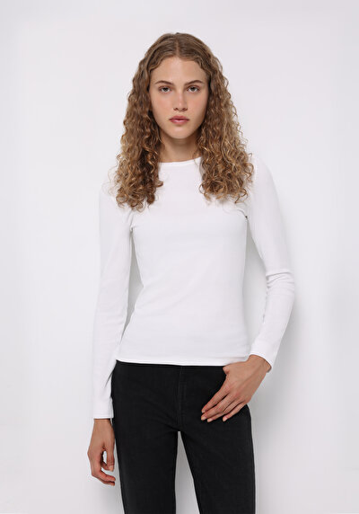 صورة من أبيض للنساء تي شيرت كم طويل