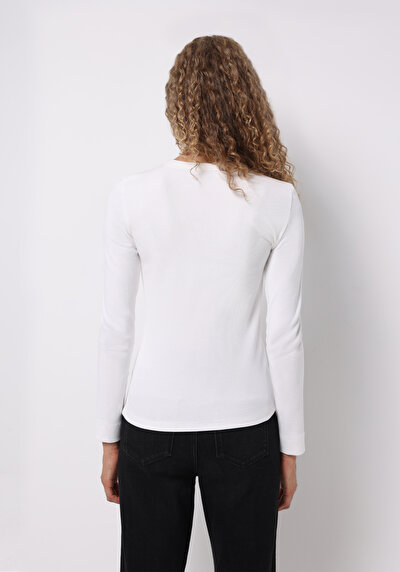 صورة من أبيض للنساء تي شيرت كم طويل