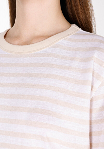 صورة من مقاس عادي رقبة مستديرة مخطط نسائي بيج كم قصير تي شيرت