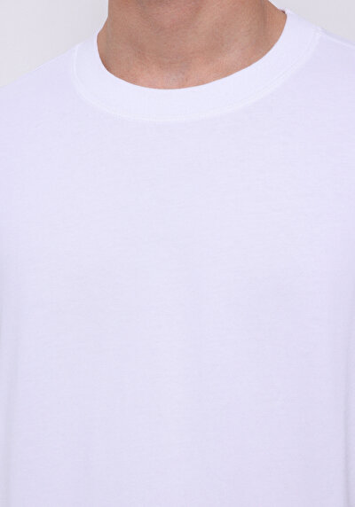 صورة من كبير الحجم رقبة مستديرة مستقيم تي شيرت أبيض بأكمام قصيرة للرجال