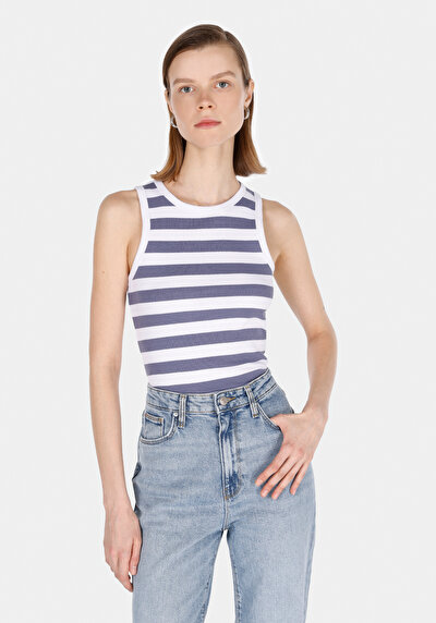 صورة من سليم فيت بلوزة دبابة نسائية زرقاء