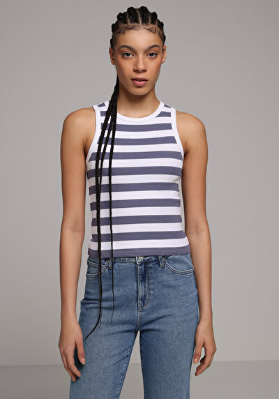 صورة من سليم فيت بلوزة دبابة نسائية زرقاء