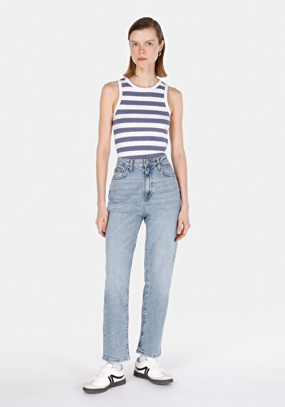 صورة من سليم فيت بلوزة دبابة نسائية زرقاء