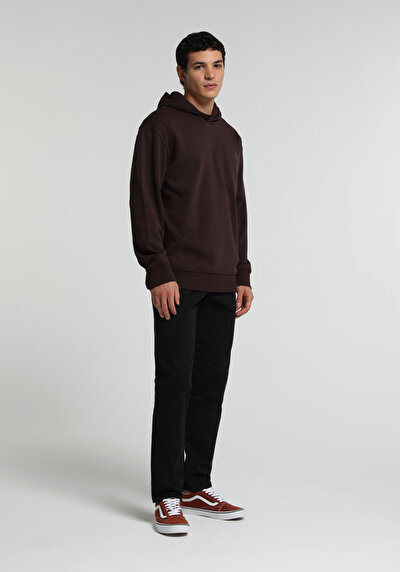 صورة من نحيف الخصر مستقيم الساق الرجال السراويل السوداء
