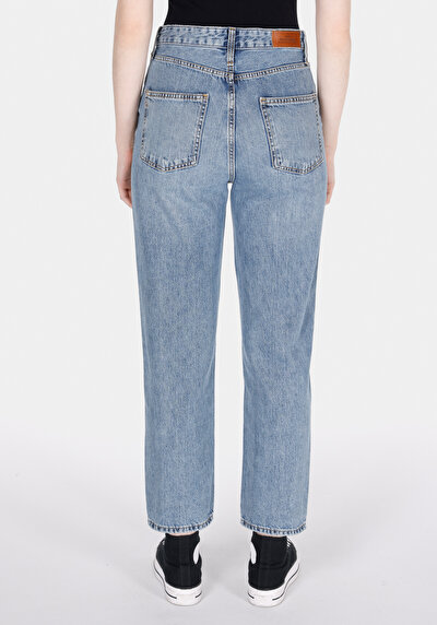 اعرض التفاصيل لـ   مستقيم الساق نسائي نيلي الجينز