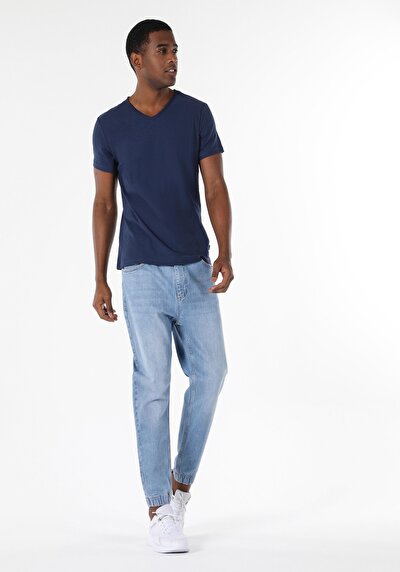 صورة من أزرق للرجال تي شيرت بأكمام قصيرة