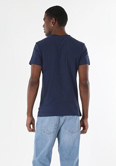 اعرض التفاصيل لـ أزرق للرجال تي شيرت بأكمام قصيرة