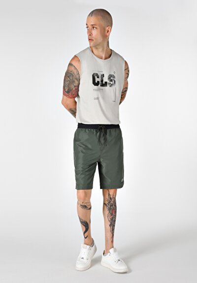 صورة من شورت سباحة أخضر رجالي سليم فيت