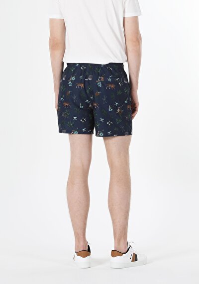 صورة من أزرق بحري للرجال شورت سباحة