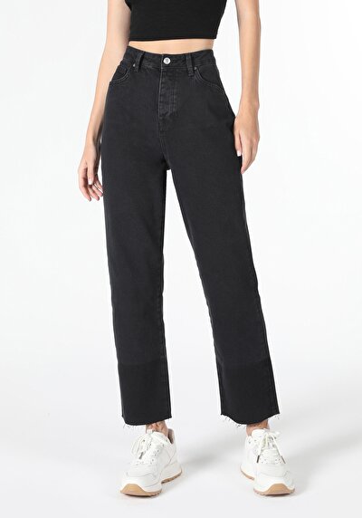 اعرض التفاصيل لـ   مستقيم الساق الجينز النسائي