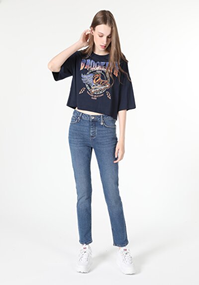 صورة من دينيم للنساء بناطيل