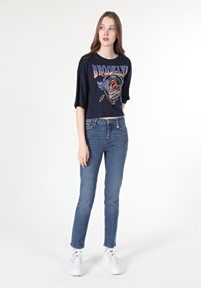 صورة من دينيم للنساء بناطيل