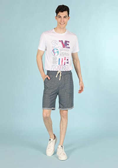 صورة من أزرق للرجال شورت