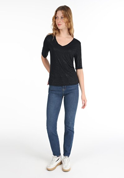 صورة من ضيق قصة على شكل V رقبة نسائية أسود كم قصير تي شيرت