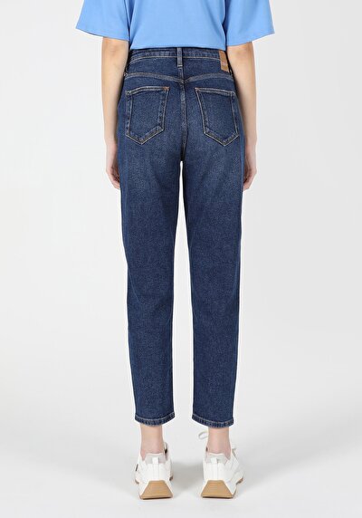 صورة من أزرق للنساء بناطيل