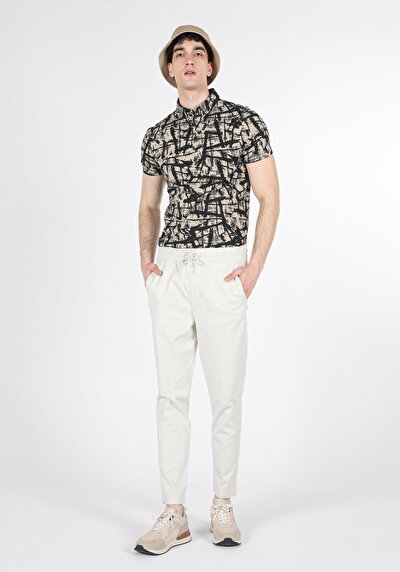 صورة من أبيض للرجال بناطيل