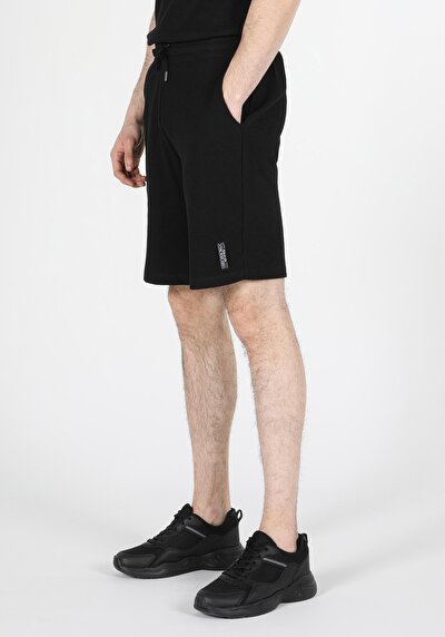 صورة من أسود للرجال شورت