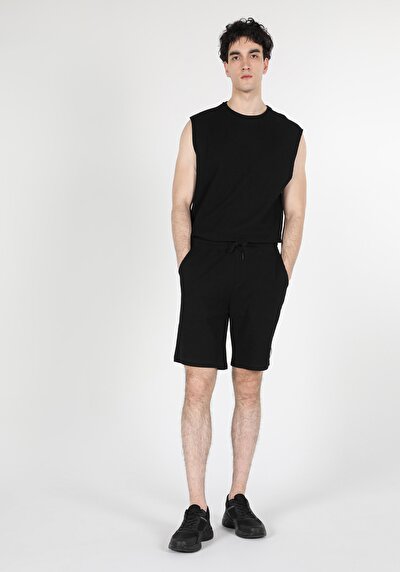 صورة من أسود للرجال شورت