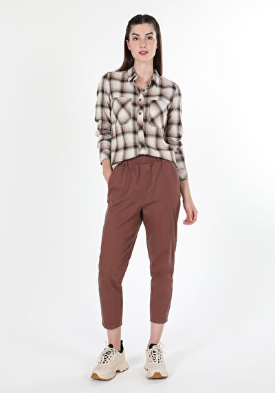 صورة من قميص عادي رقبة منقوشة نسائي بيج كم طويل قميص