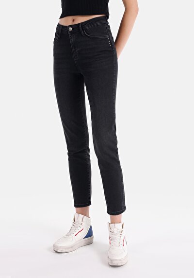 صورة من نحيف الخصر مستقيم الساق الجينز النسائي