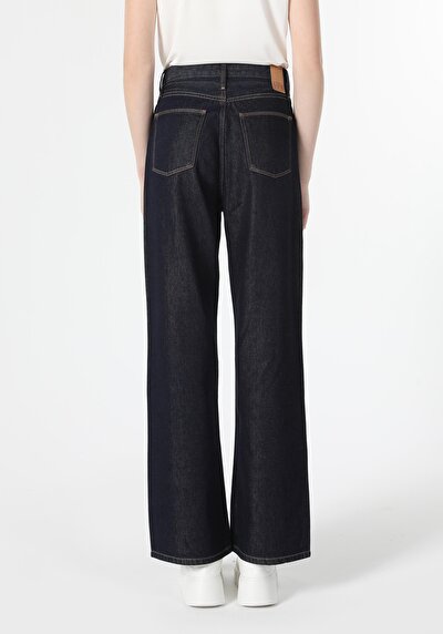 صورة من خصر عالي ساق عريضة نسائي جينز أسود