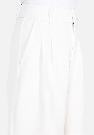 اعرض التفاصيل لـ عادي مناسب خصر عالي مستقيم شورت نسائي أبيض