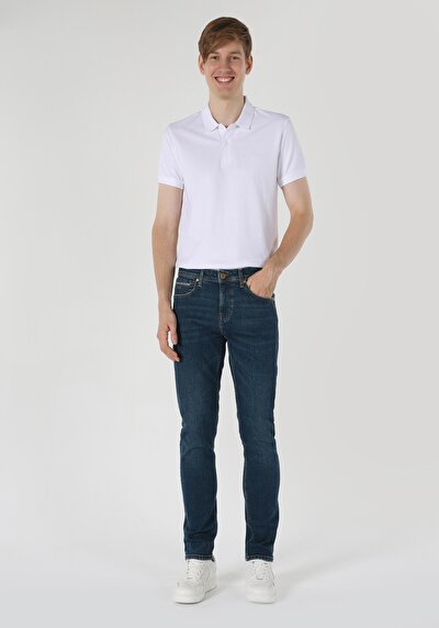 صورة من أزرق للرجال بناطيل