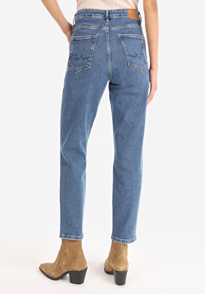 صورة من بنطلون جينز نيلي نسائي سليم