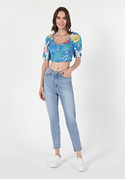 صورة من أزرق فاتح للنساء بناطيل