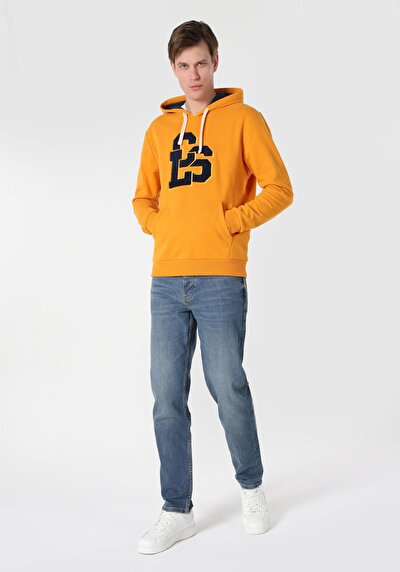 صورة من أزرق داكن للرجال بناطيل