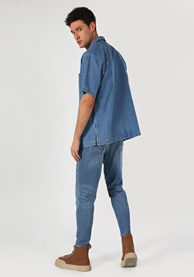 صورة من أزرق للرجال بناطيل