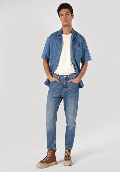 صورة من أزرق للرجال بناطيل