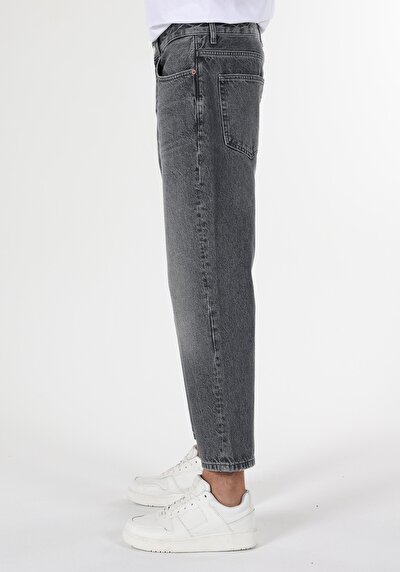 اعرض التفاصيل لـ فضفاض مريح بقصة قطرة المنشعب قصير الساق جينز رجالي رمادي