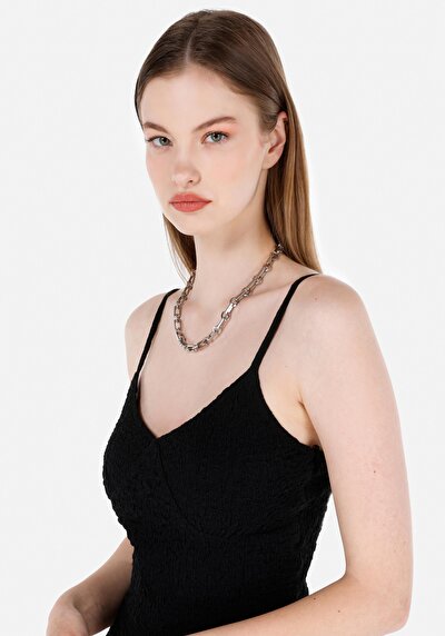 صورة من نحيف مستقيم نسائي أسود كم قصير فستان