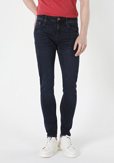 صورة من دينيم للرجال بناطيل