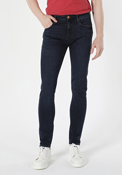 صورة من دينيم للرجال بناطيل