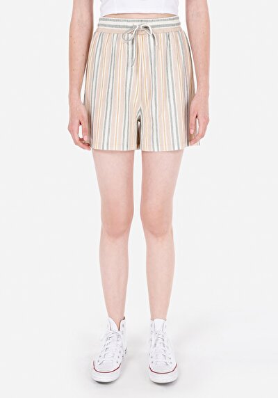 صورة من متعدد الألوان للنساء شورت