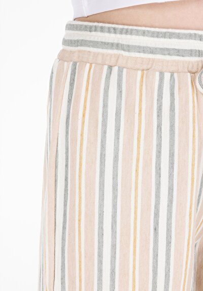 اعرض التفاصيل لـ متعدد الألوان للنساء شورت