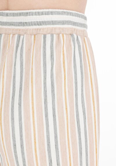 اعرض التفاصيل لـ متعدد الألوان للنساء شورت