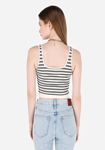 صورة من سليم فيت بلوزة دبابة بيضاء للنساء