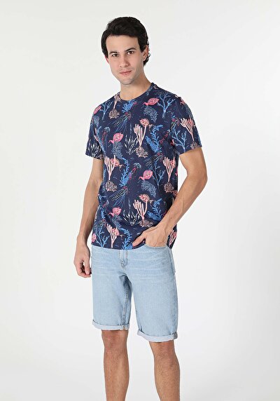 صورة من   رقبة مستديرة مطبوعة رجالي أزرق كحلي كم قصير تي شيرت